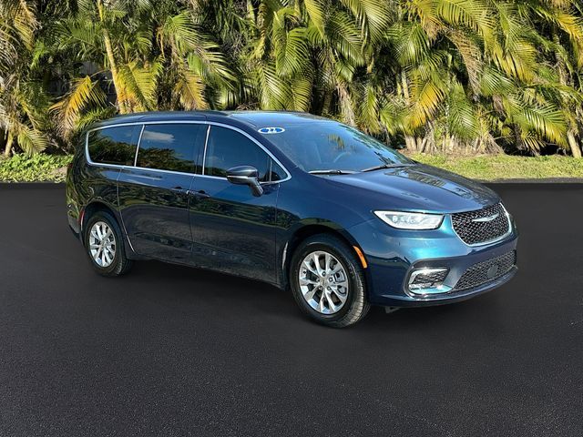 2022 Chrysler Pacifica Touring-L