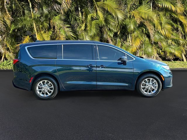 2022 Chrysler Pacifica Touring-L