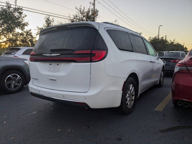 2022 Chrysler Pacifica Touring-L