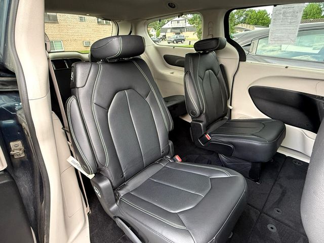 2022 Chrysler Pacifica Touring-L