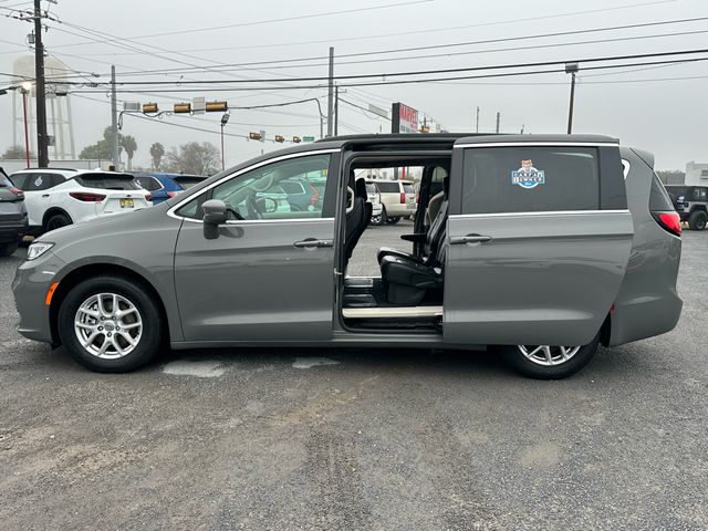 2022 Chrysler Pacifica Touring-L