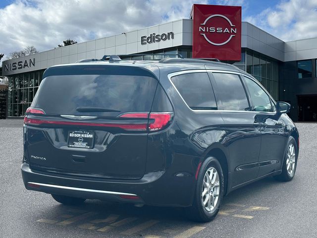 2022 Chrysler Pacifica Touring-L