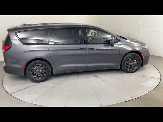 2022 Chrysler Pacifica Hybrid Touring L