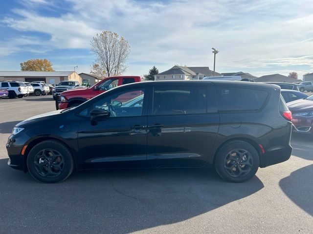 2022 Chrysler Pacifica Hybrid Limited