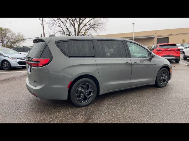 2022 Chrysler Pacifica Hybrid Limited