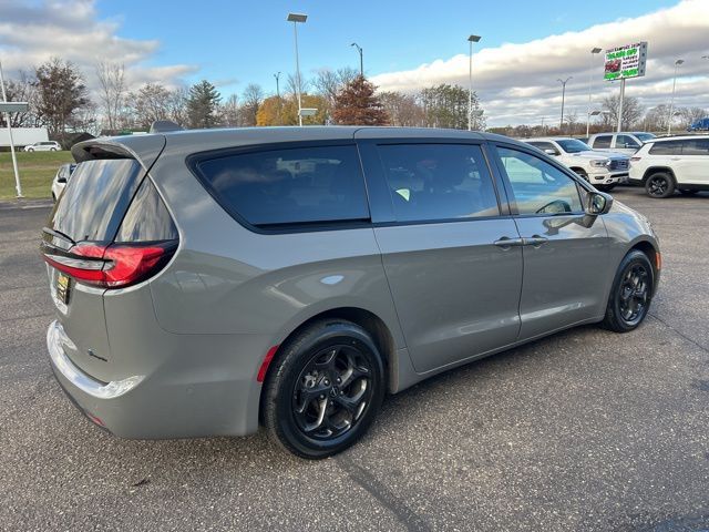 2022 Chrysler Pacifica Hybrid Limited