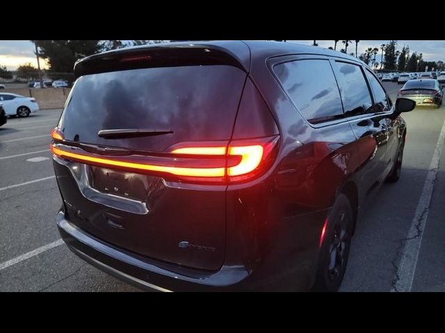 2022 Chrysler Pacifica Hybrid Limited