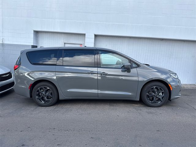 2022 Chrysler Pacifica Hybrid Limited