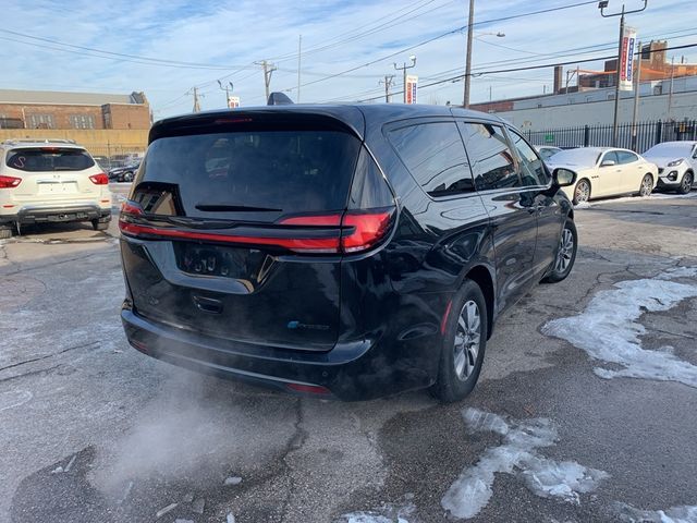 2022 Chrysler Pacifica Hybrid Limited