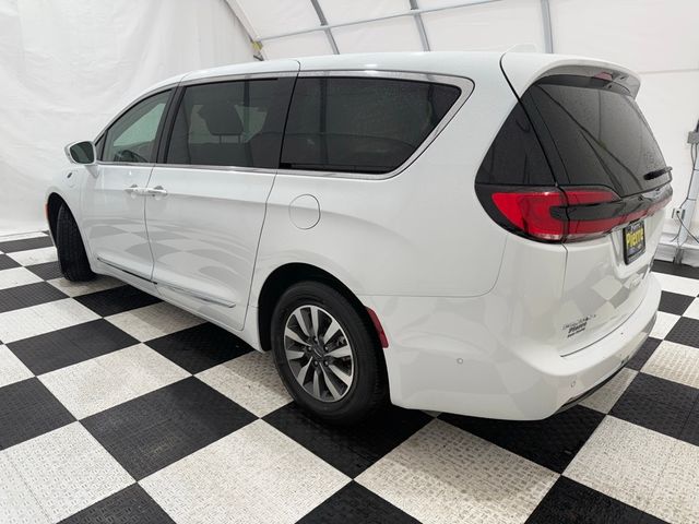 2022 Chrysler Pacifica Hybrid Limited