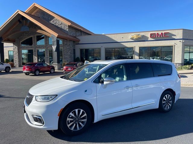 2022 Chrysler Pacifica Hybrid Limited