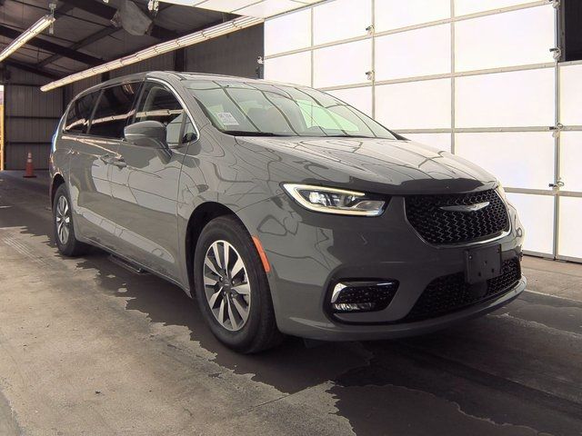 2022 Chrysler Pacifica Hybrid Touring L