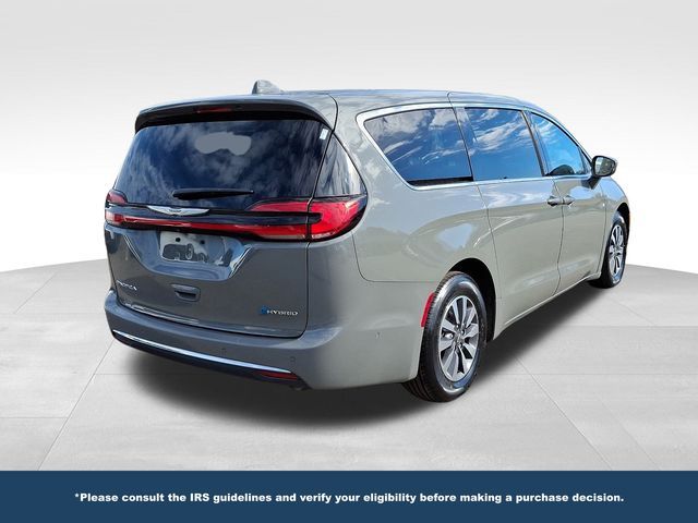 2022 Chrysler Pacifica Hybrid Touring L