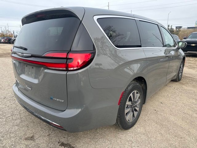 2022 Chrysler Pacifica Hybrid Touring L