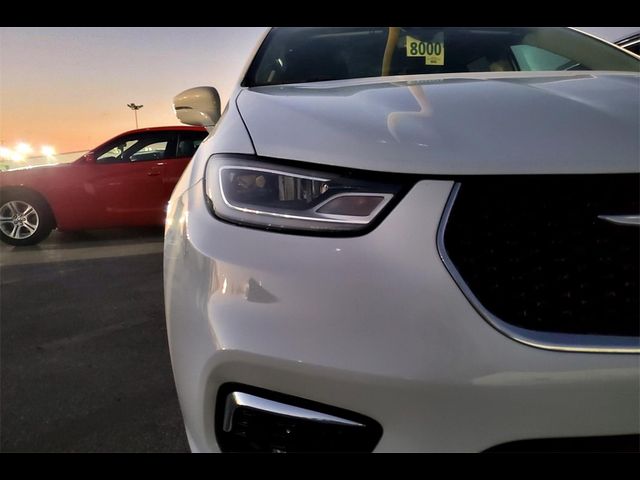 2022 Chrysler Pacifica Hybrid Touring L