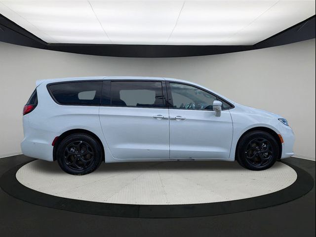 2022 Chrysler Pacifica Hybrid Touring L