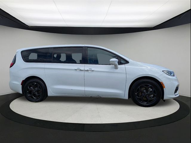 2022 Chrysler Pacifica Hybrid Touring L