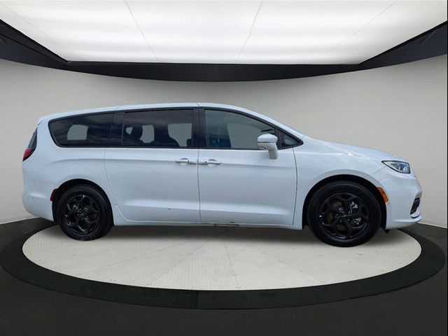 2022 Chrysler Pacifica Hybrid Touring L