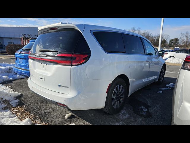 2022 Chrysler Pacifica Hybrid Touring L