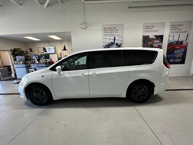 2022 Chrysler Pacifica Hybrid Touring L