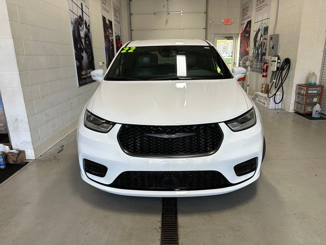 2022 Chrysler Pacifica Hybrid Touring L