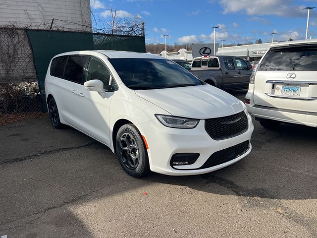 2022 Chrysler Pacifica Hybrid Touring L