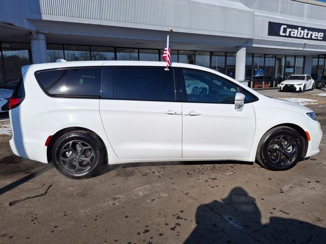 2022 Chrysler Pacifica Hybrid Touring L