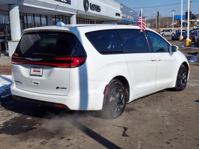 2022 Chrysler Pacifica Hybrid Touring L