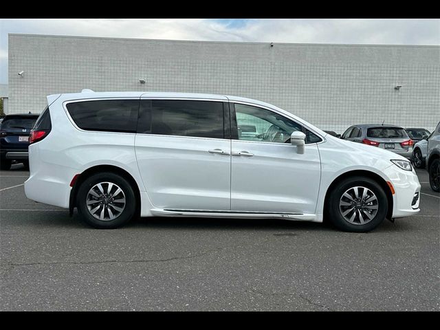 2022 Chrysler Pacifica Hybrid Touring L