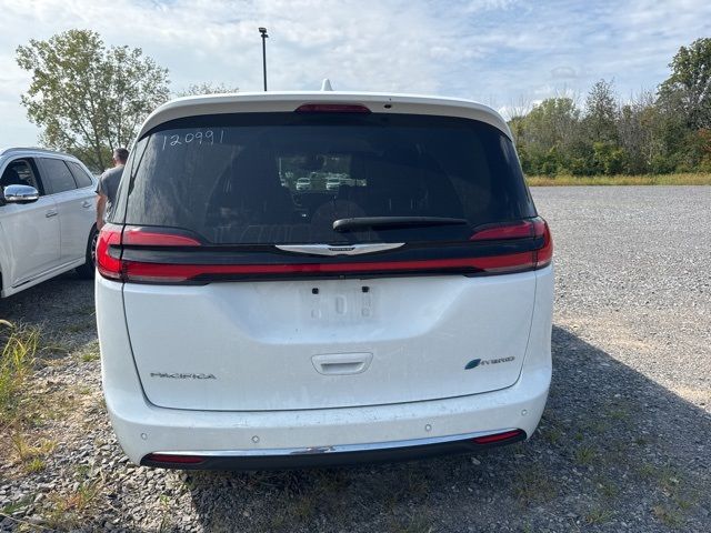 2022 Chrysler Pacifica Hybrid Touring L