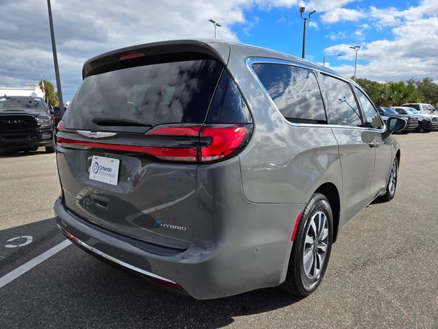 2022 Chrysler Pacifica Hybrid Touring L