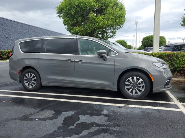 2022 Chrysler Pacifica Hybrid Touring L