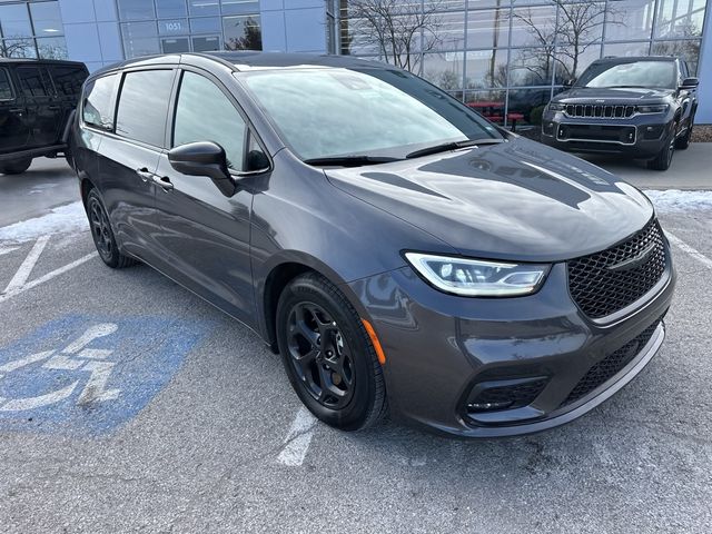 2022 Chrysler Pacifica Hybrid Touring L