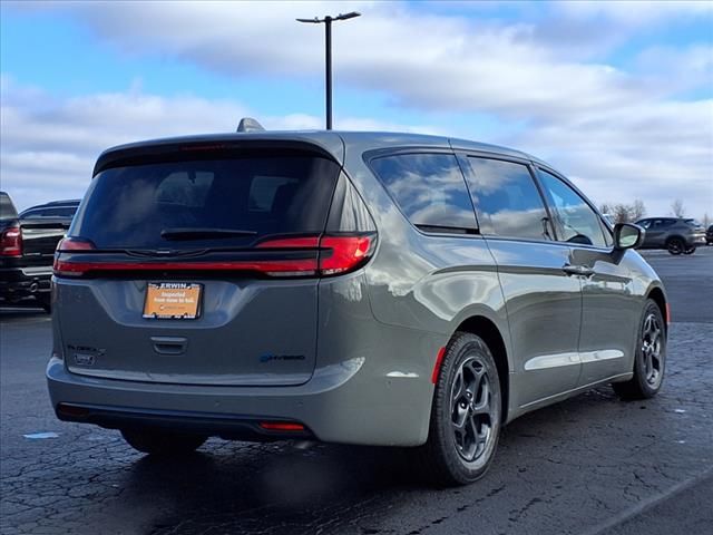 2022 Chrysler Pacifica Hybrid Touring L