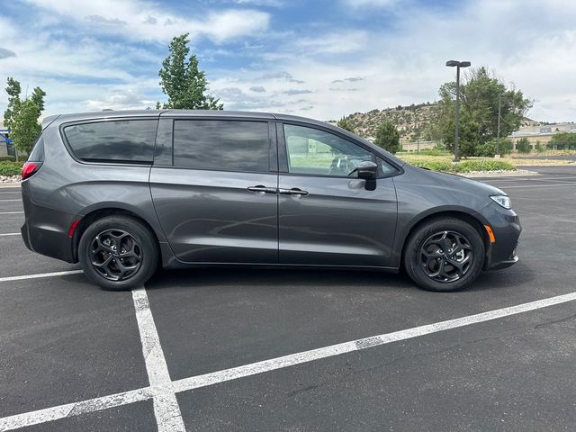 2022 Chrysler Pacifica Hybrid Touring L