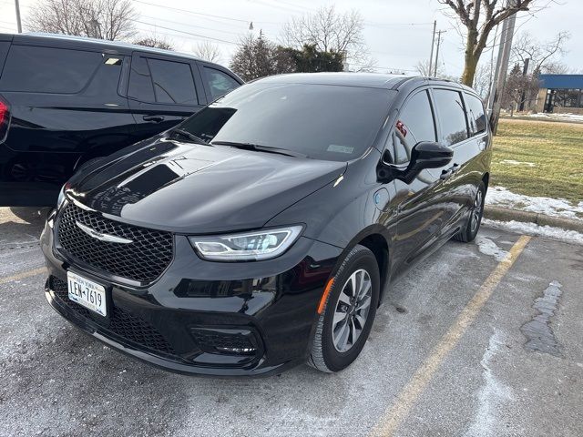 2022 Chrysler Pacifica Hybrid Touring L