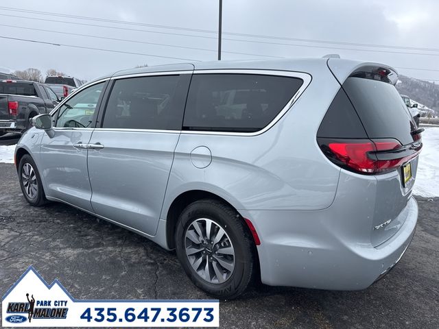 2022 Chrysler Pacifica Hybrid Touring L