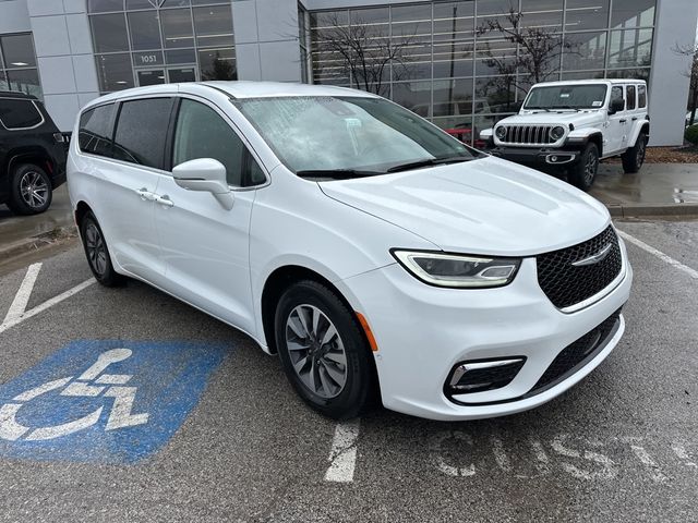 2022 Chrysler Pacifica Hybrid Touring L