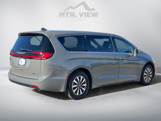 2022 Chrysler Pacifica Hybrid Touring L