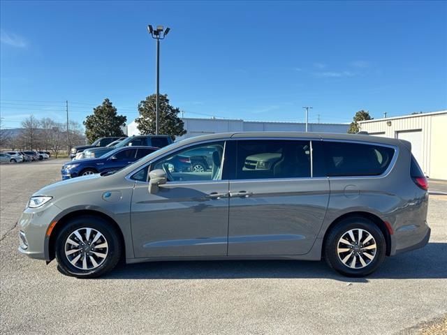 2022 Chrysler Pacifica Hybrid Touring L