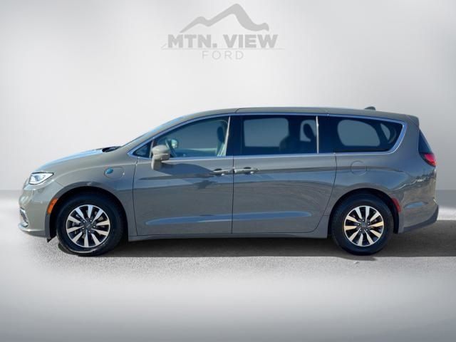 2022 Chrysler Pacifica Hybrid Touring L