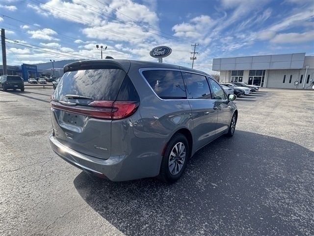 2022 Chrysler Pacifica Hybrid Touring L