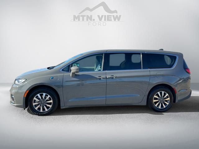 2022 Chrysler Pacifica Hybrid Touring L