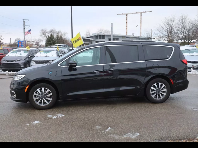 2022 Chrysler Pacifica Hybrid Touring L