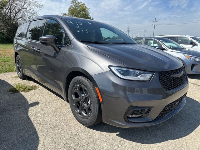 2022 Chrysler Pacifica Hybrid Touring L