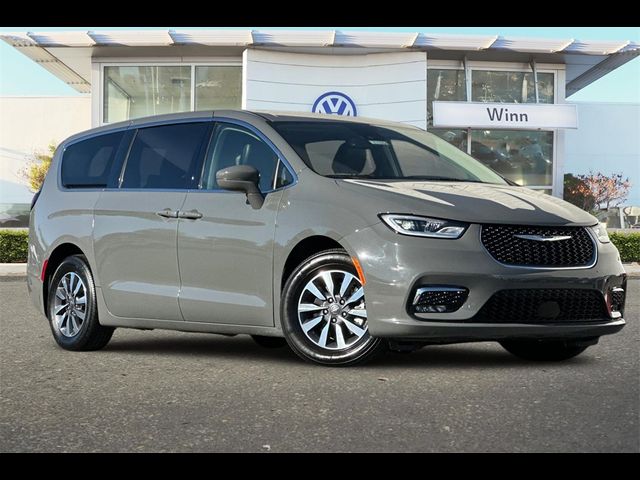 2022 Chrysler Pacifica Hybrid Touring L