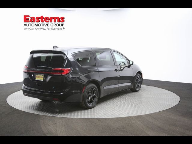 2022 Chrysler Pacifica Hybrid Touring L