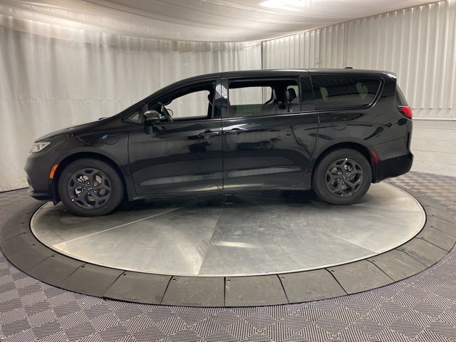 2022 Chrysler Pacifica Hybrid Touring L