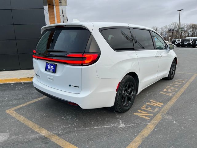 2022 Chrysler Pacifica Hybrid Touring L