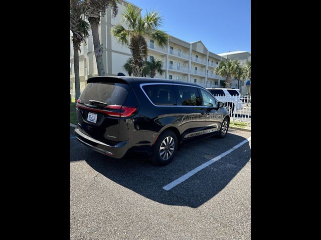 2022 Chrysler Pacifica Hybrid Touring L